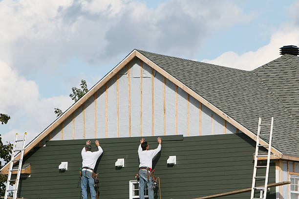Professional Siding technician working in Walhalla, SC
